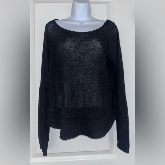 Free people black loose fit layer or layering top w/cutout - Picture 3 of 7
